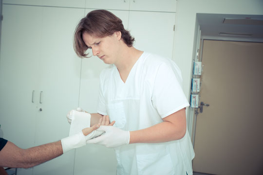 Azubi Gesundheitspflege Krankenpflegassistenz Verbandwechsel Azubi Gesundheitspflege Krankenpflegassistenz Verbandwechsel